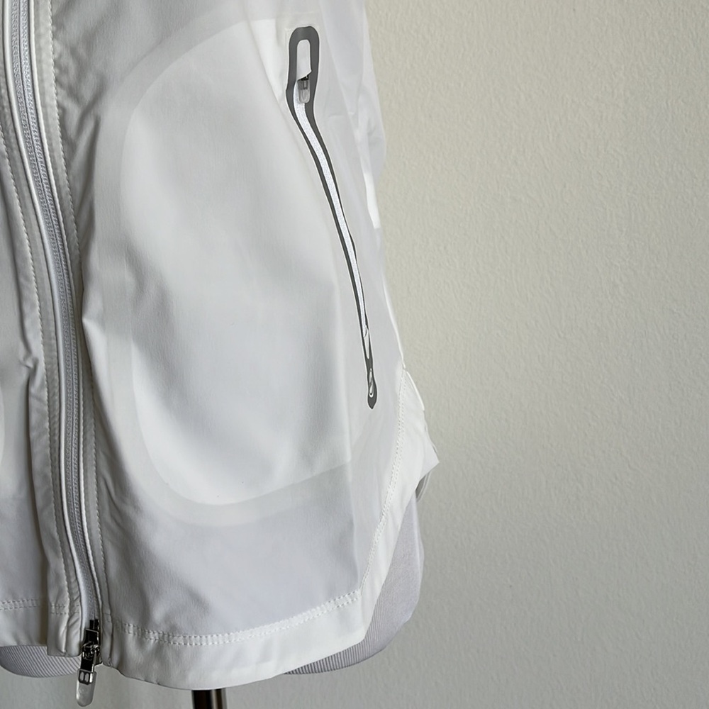 Peter Millar woman’s vest size medium white - Picture 3 of 10